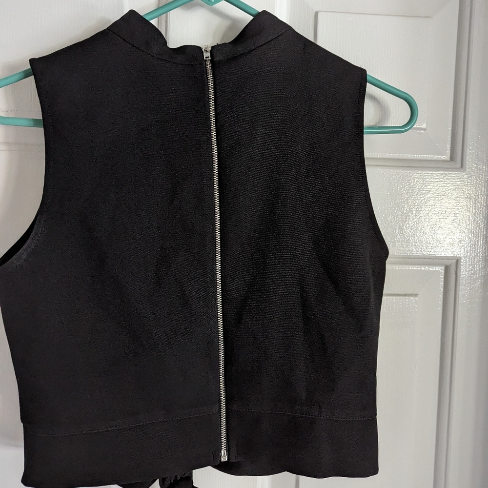 Lulu's cropped blouse - Picture 2 of 3